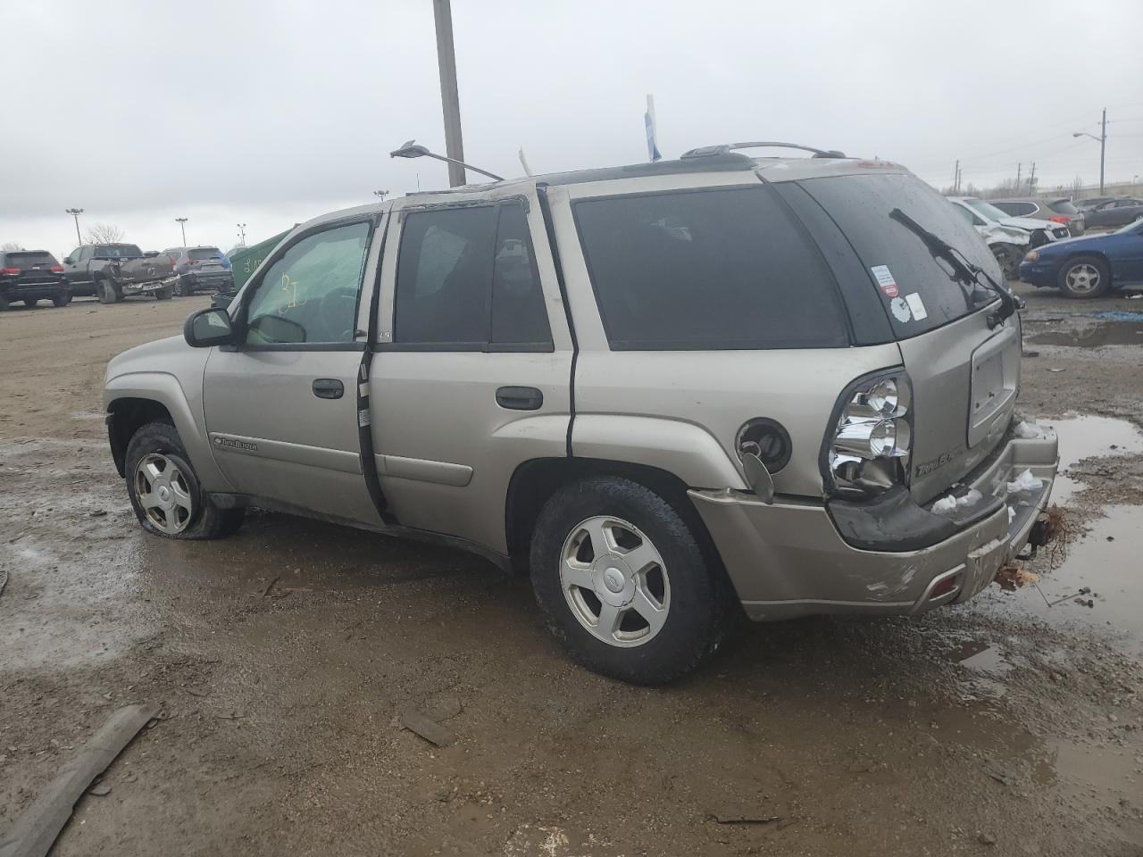 Image 2 of 2002 CHEVROLET TRAILBLAZER  2002 with VIN 1GNDT13S422216962