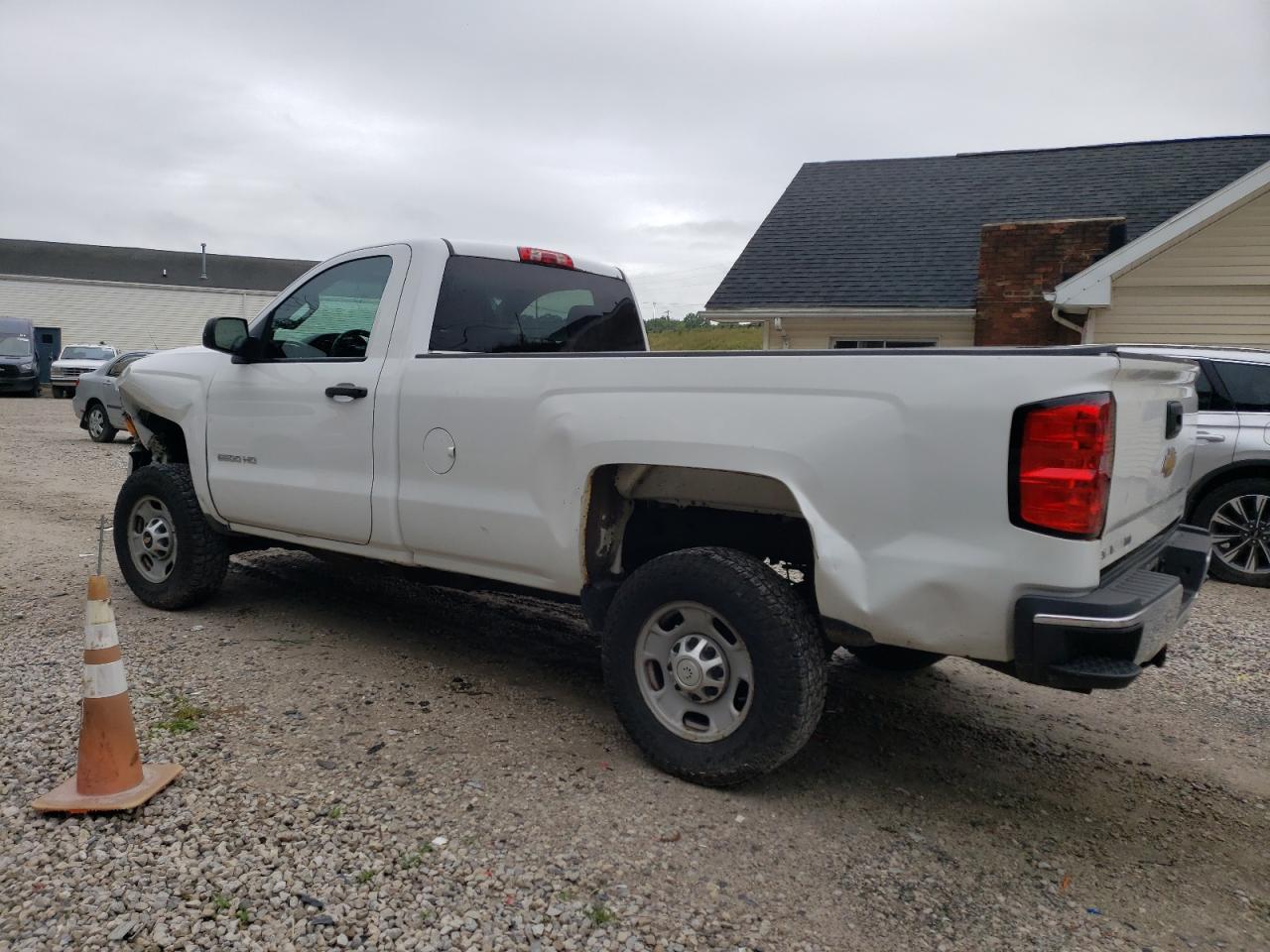 Image 2 of Chevrolet Silverado C2500 Heavy Duty 2015 with VIN 1GC0CUEGXFZ514074