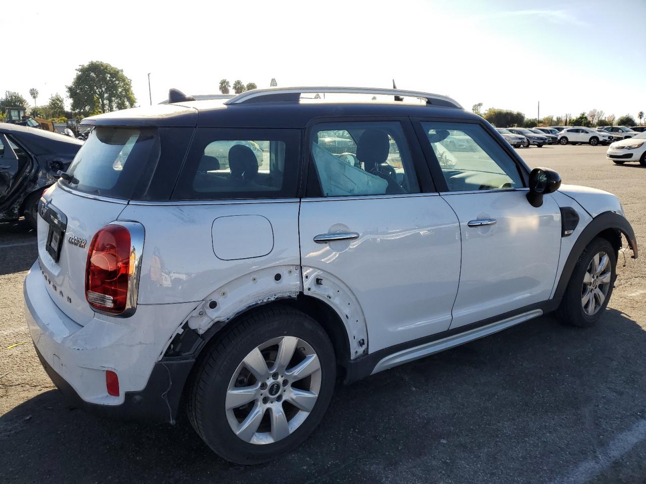 Obraz 3 z 2018 MINI COOPER COUNTRYMAN 2018 z VIN WMZYS7C30J3E09100