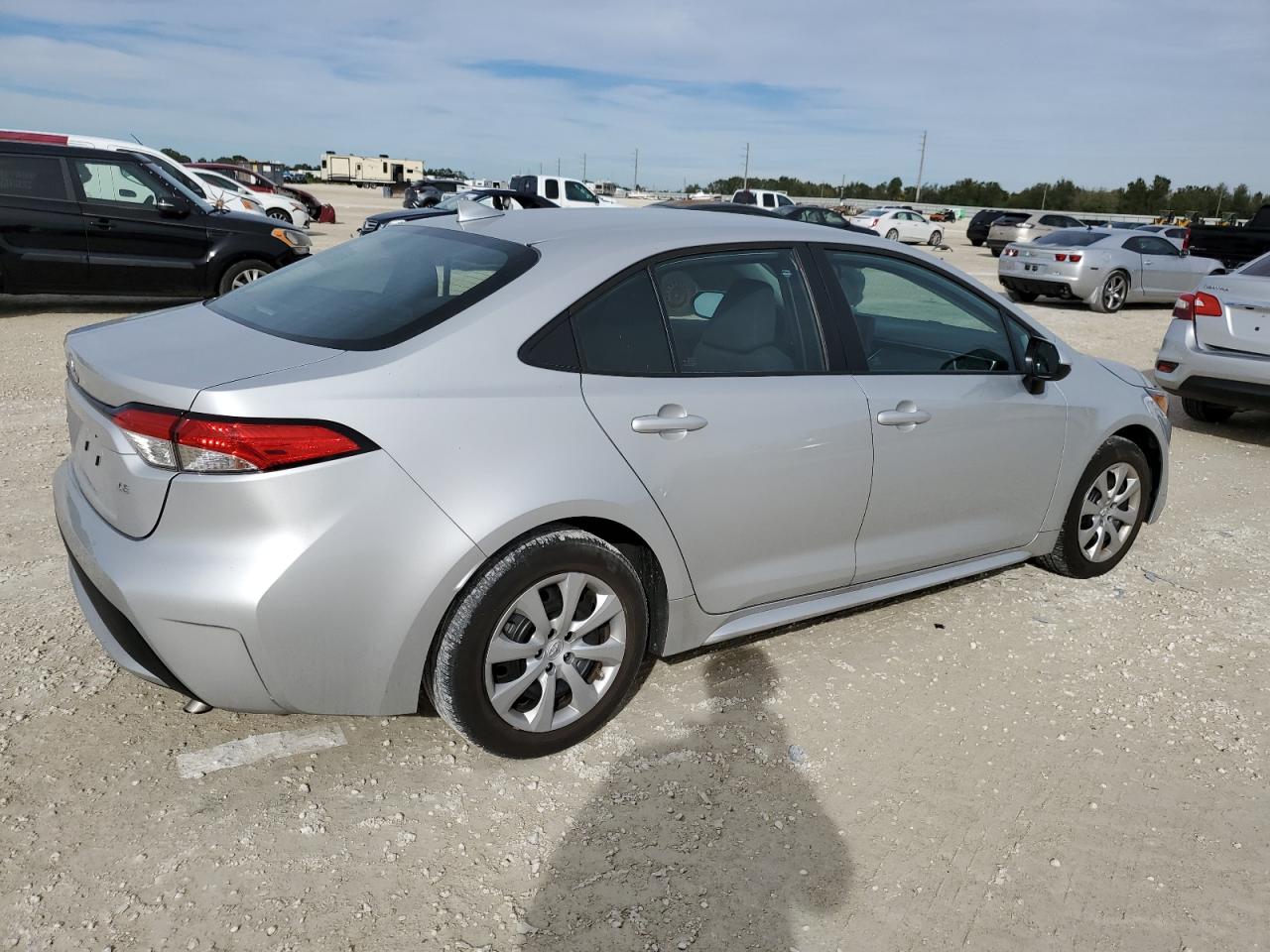 Image 3 of 2022 TOYOTA COROLLA LE 2022 with VIN 5YFEPMAE7NP300361