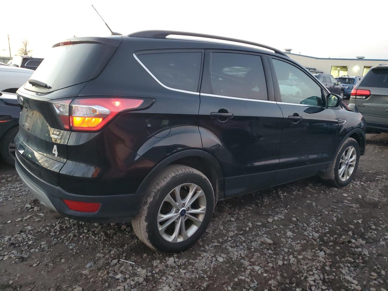 Изображение 3 2018 FORD ESCAPE SE 2018 с VIN 1FMCU9GD8JUB66156