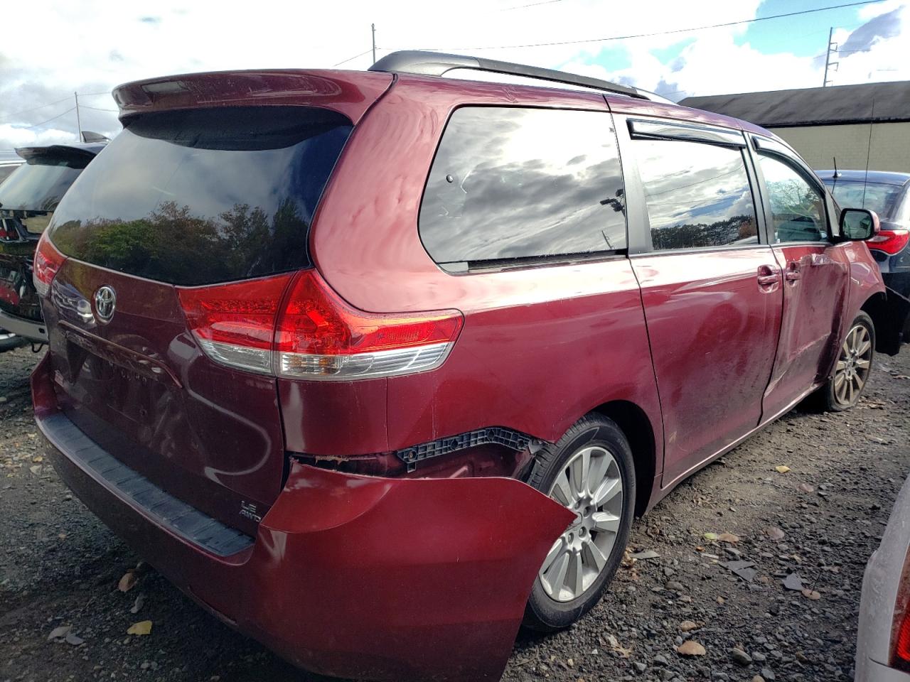 Obraz 3 z 2013 TOYOTA SIENNA LE 2013 z VIN 5TDJK3DC0DS055569