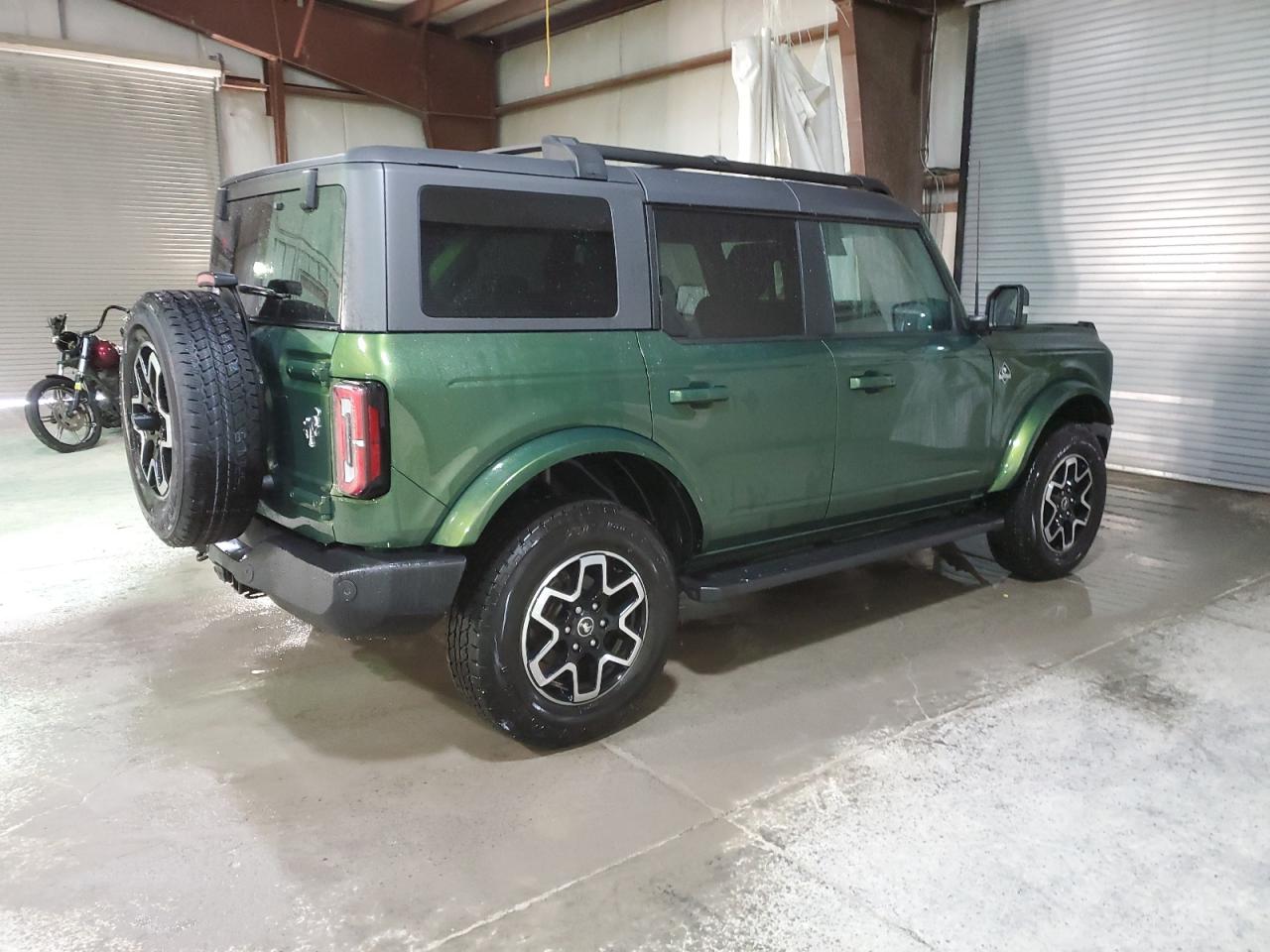 Image 3 of Ford Bronco Base 2022 with VIN 1FMEE5BP9NLB70809