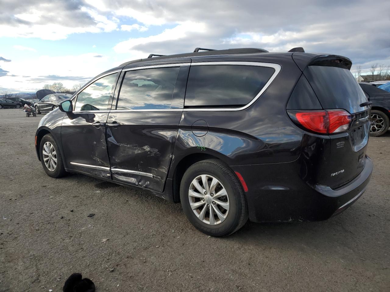Image 2 of 2017 CHRYSLER PACIFICA TOURING L 2017 with VIN 2C4RC1BG7HR832158