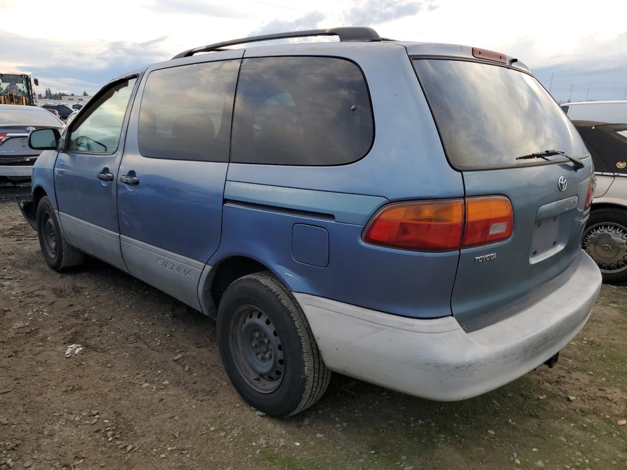 Изображение 2 1998 TOYOTA SIENNA LE 1998 с VIN 4T3ZF13C3WU060313