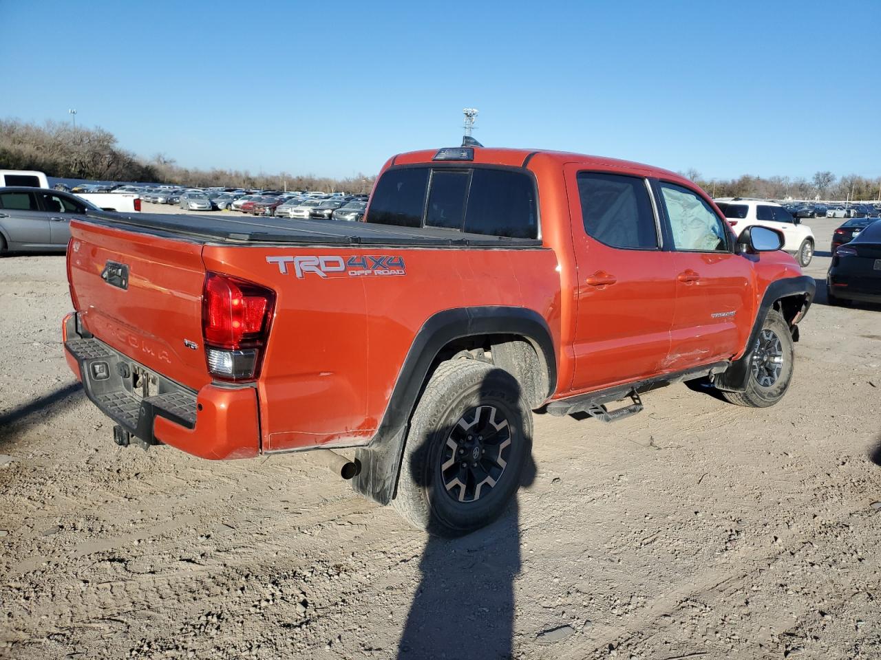 Obraz 3 z 2016 TOYOTA TACOMA DOUBLE CAB 2016 z VIN 5TFCZ5AN4GX010025