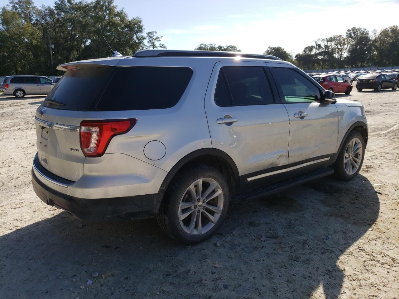 Image 3 of 2018 FORD EXPLORER XLT 2018 with VIN 1FM5K8D83JGB97555