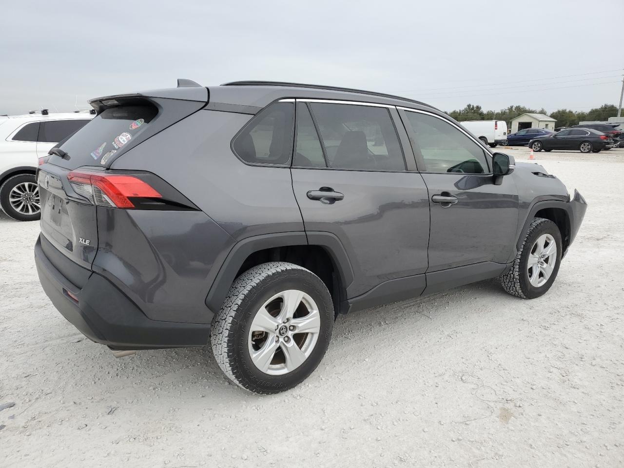 Image 3 of 2019 TOYOTA RAV4 XLE 2019 with VIN 2T3W1RFV0KW050376
