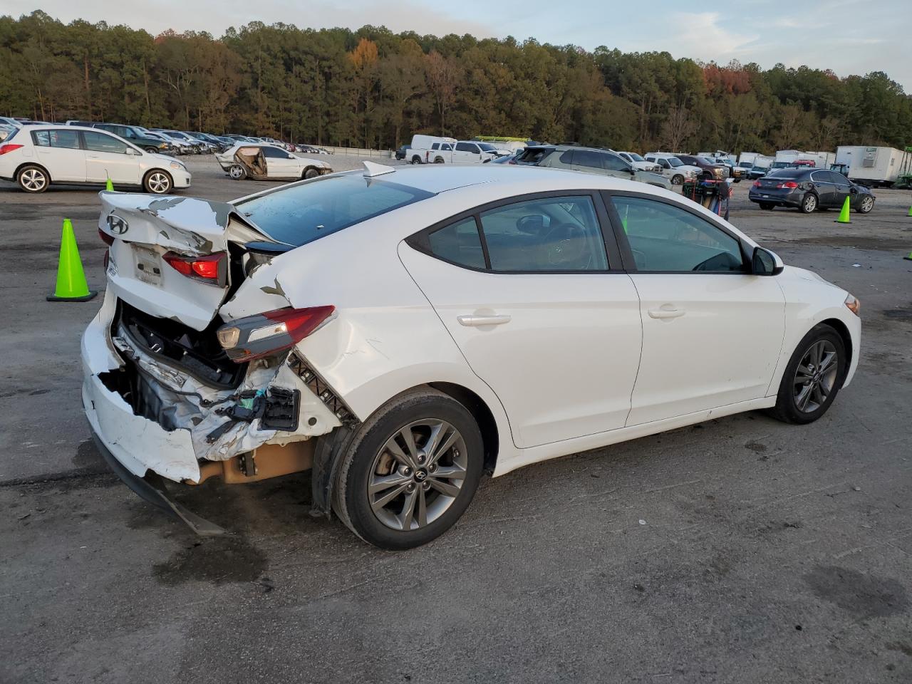 Изображение 3 2018 HYUNDAI ELANTRA SEL 2018 с VIN 5NPD84LF2JH302945