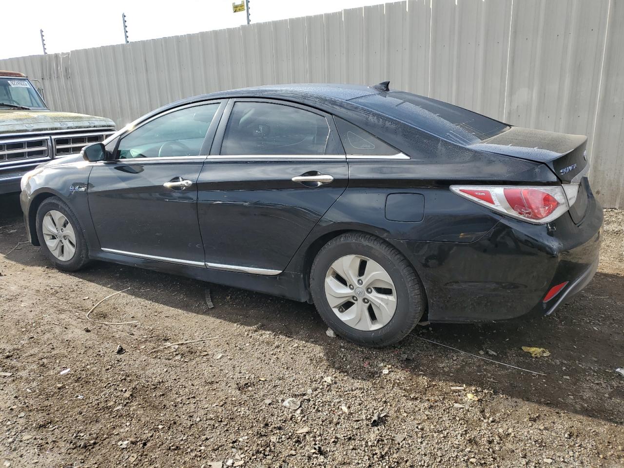Image 2 of 2015 HYUNDAI SONATA HYBRID 2015 with VIN KMHEC4A41FA137761