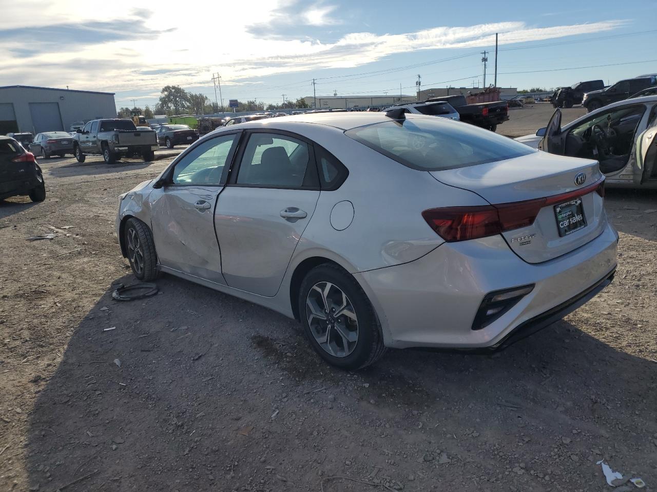 Изображение 2 2021 KIA FORTE FE 2021 с VIN 3KPF24AD2ME267571