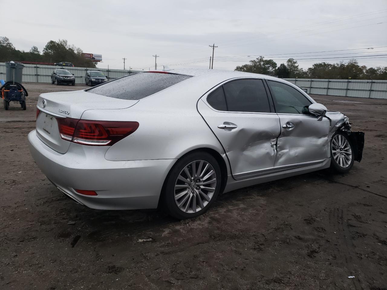 Image 3 of 2013 LEXUS LS 460 2013 with VIN JTHBL5EF6D5122136