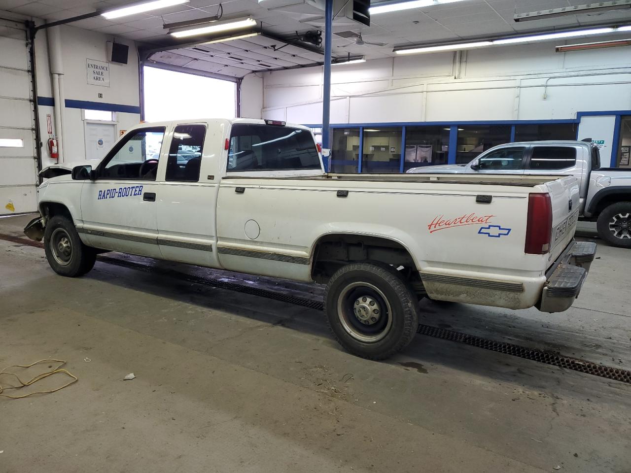 Image 2 of 1995 CHEVROLET GMT-400 C2500 1995 with VIN 1GCGC29F4SE169243