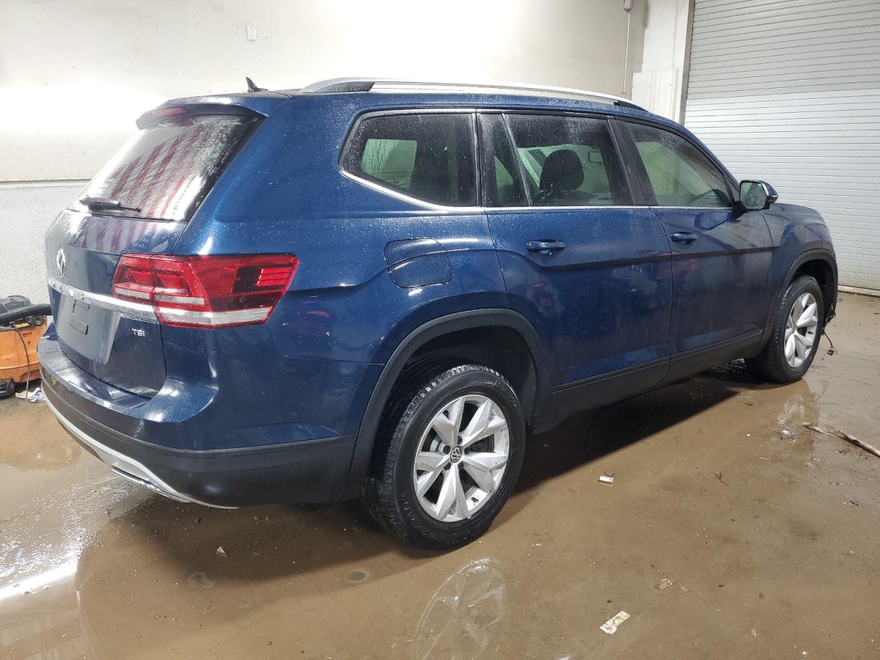 Image 3 of 2018 VOLKSWAGEN ATLAS SE 2018 with VIN 1V2CP2CA0JC599327