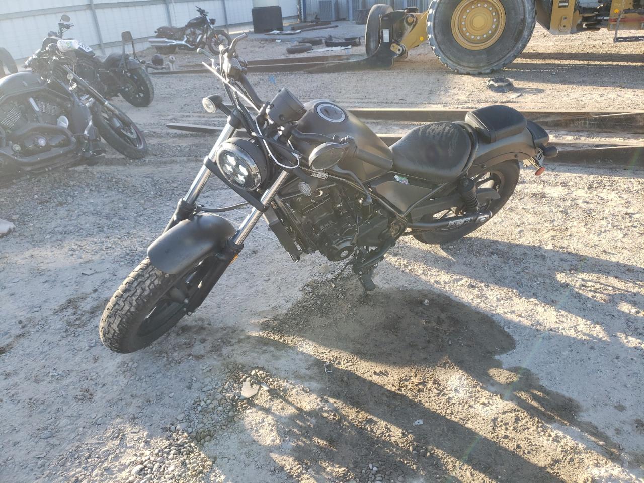 Изображение 2 2021 HONDA CMX300  2021 с VIN MLHNC5300M5400300