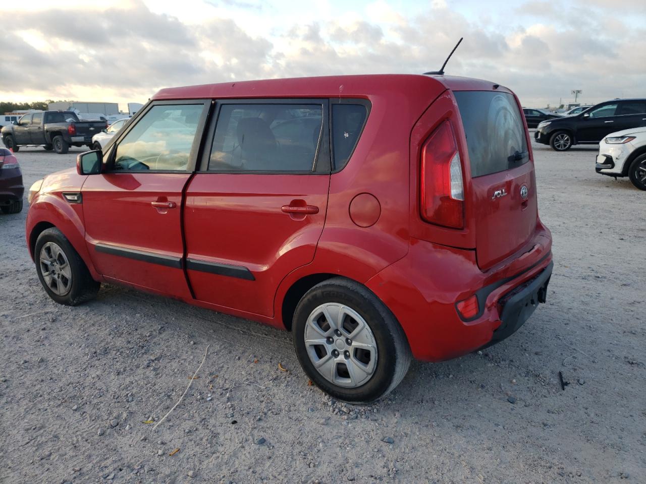 Obraz 2 z 2013 KIA SOUL  2013 z VIN KNDJT2A56D7633990