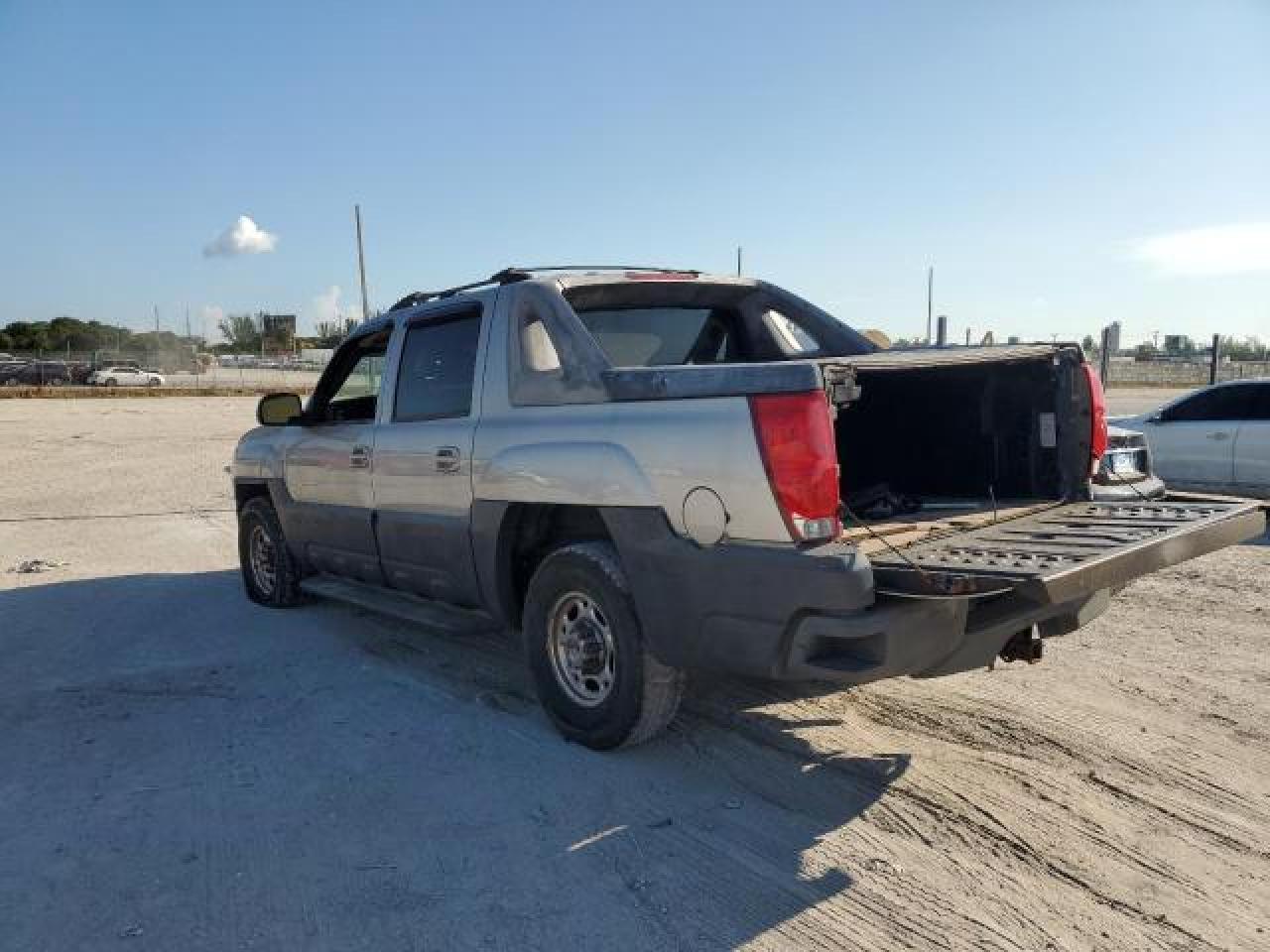 Obraz 2 z 2004 CHEVROLET AVALANCHE K2500 2004 z VIN 3GNGK22G64G148385