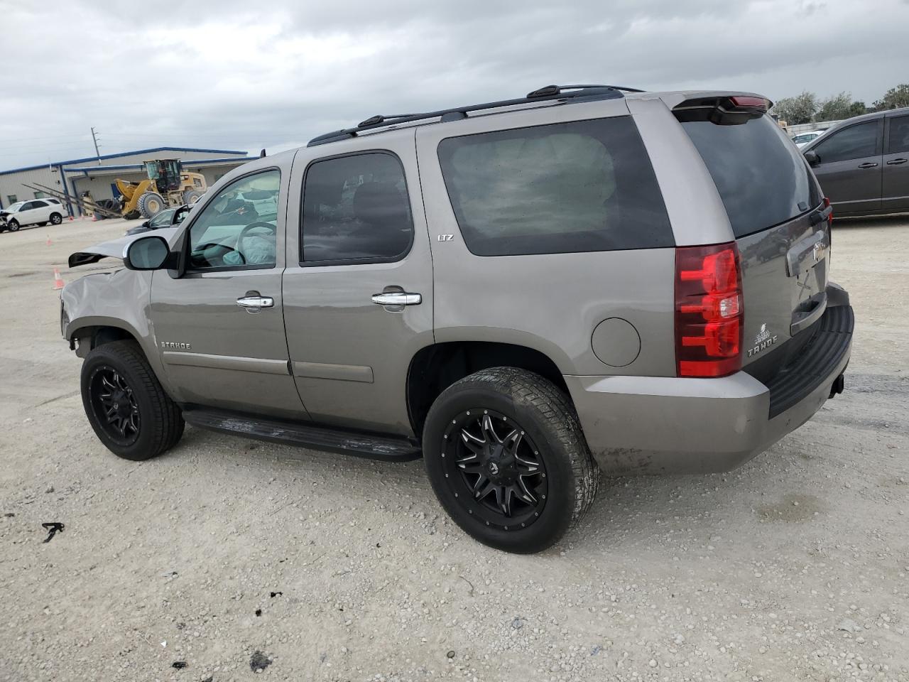 Image 2 of 2008 CHEVROLET TAHOE K1500 2008 with VIN 1GNFK13018J173674