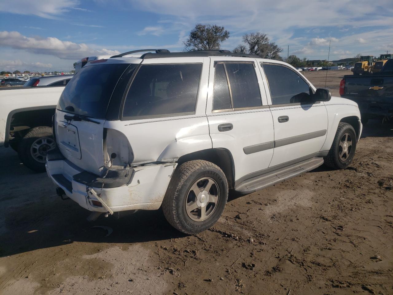 Изображение 3 2005 CHEVROLET TRAILBLAZER LS 2005 с VIN 1GNDS13S052243129