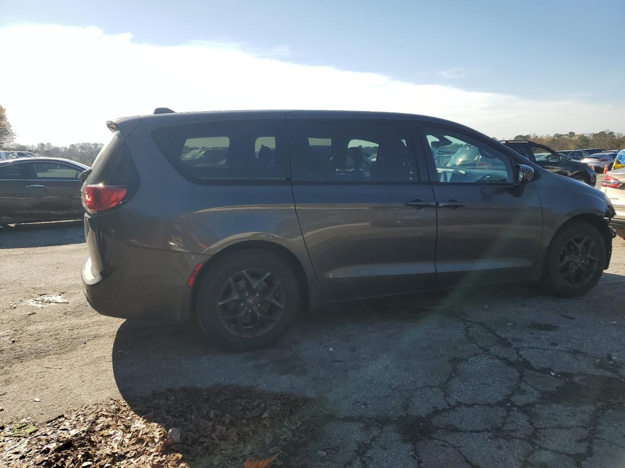 Image 3 of 2019 CHRYSLER PACIFICA TOURING PLUS 2019 with VIN 2C4RC1FG9KR570399