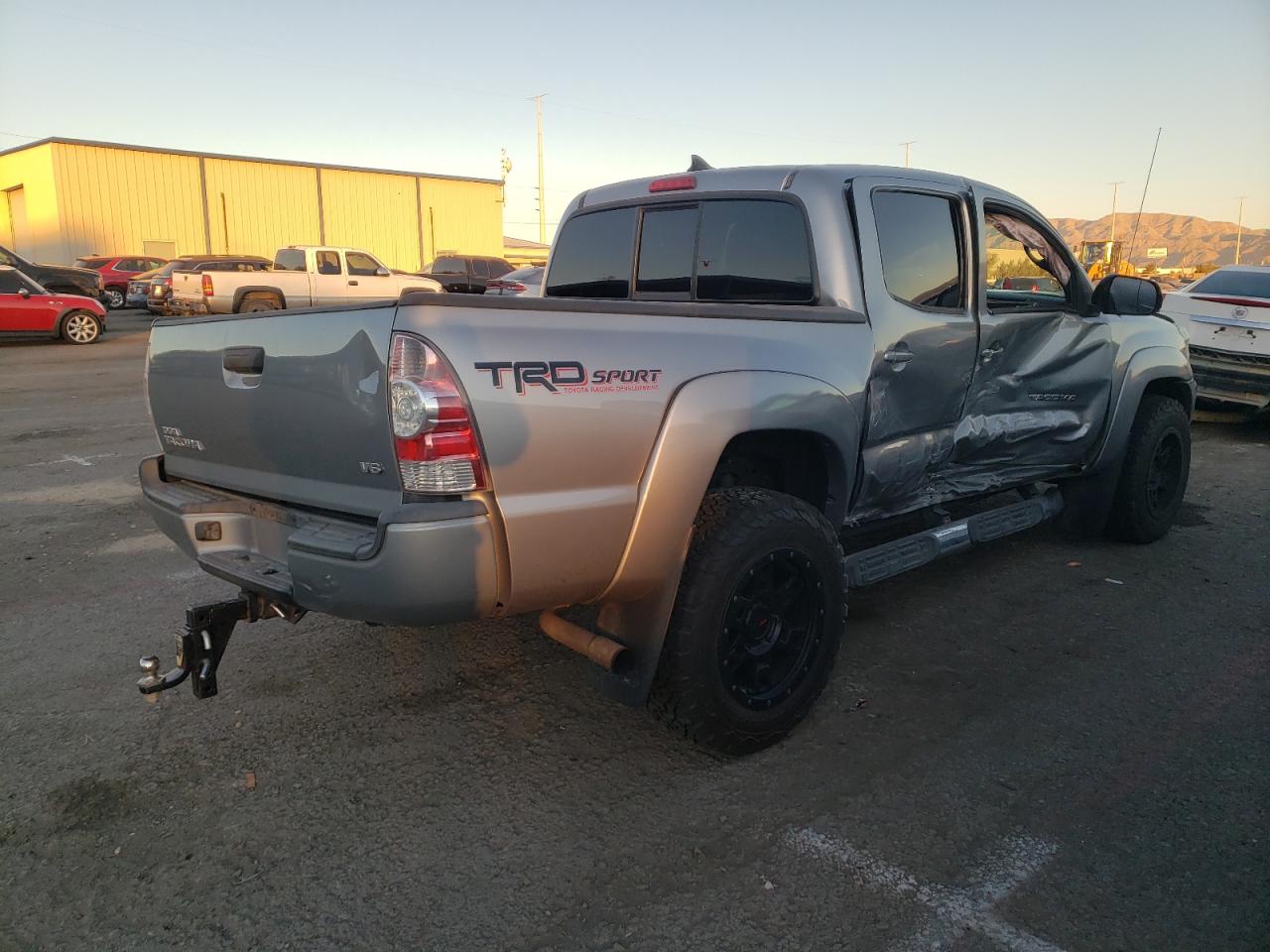Obraz 3 z 2014 TOYOTA TACOMA DOUBLE CAB 2014 z VIN 3TMLU4EN1EM145999