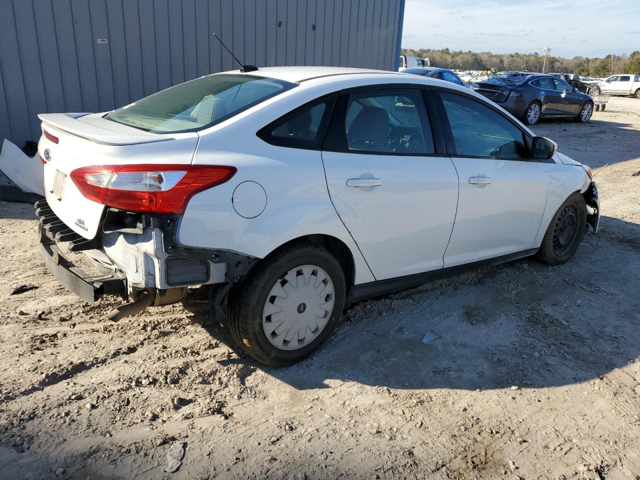 Image 3 of 2013 FORD FOCUS SE 2013 with VIN 1FADP3F21DL321496