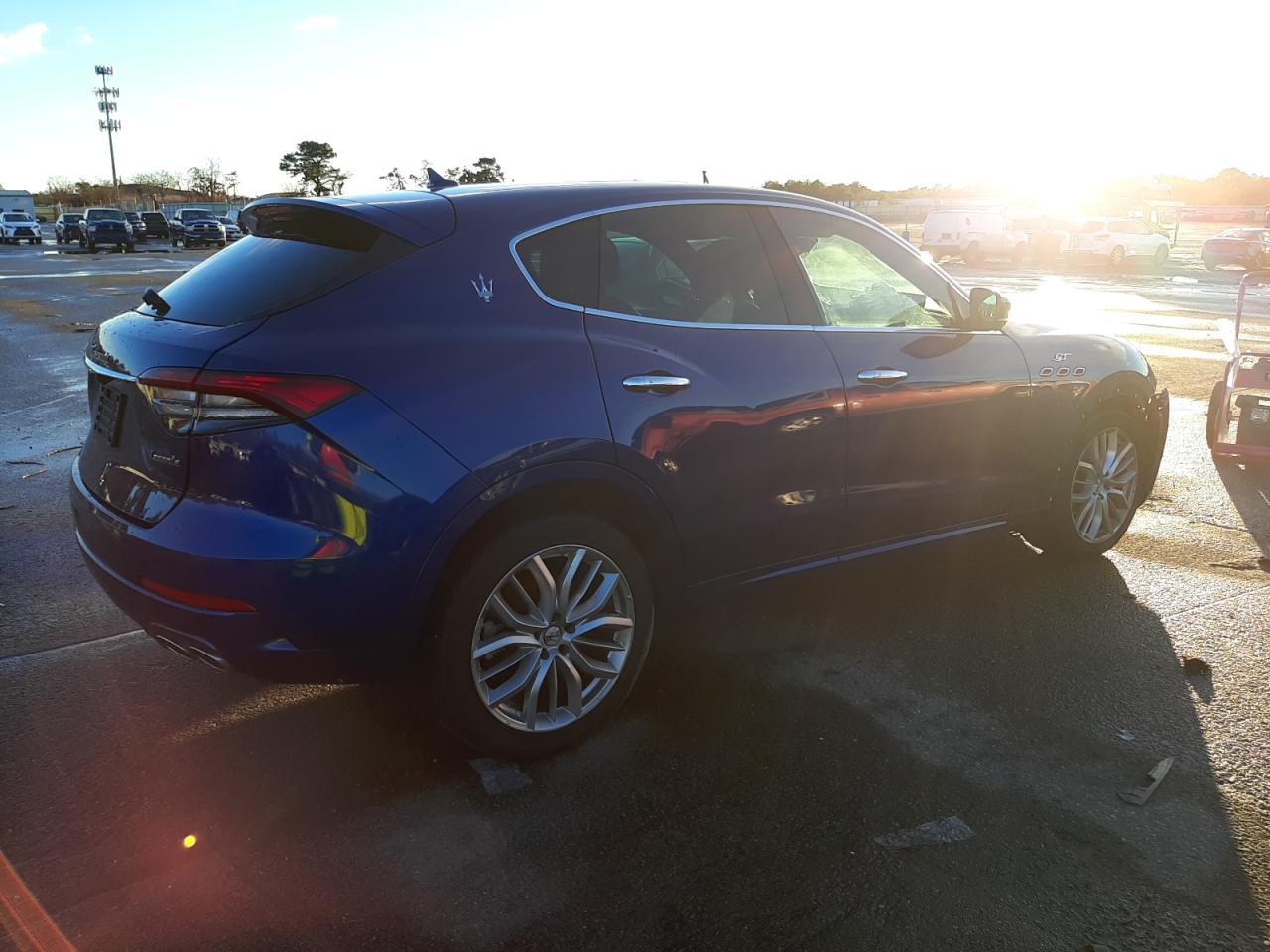 Image 3 of 2022 MASERATI LEVANTE BASE 2022 with VIN ZN661XUA0NX388704