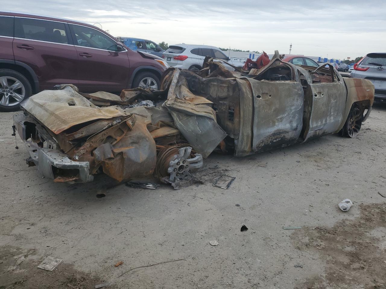 Image 3 of 2017 CHEVROLET SILVERADO K1500 LT 2017 with VIN 3GCUKREC9HG200109