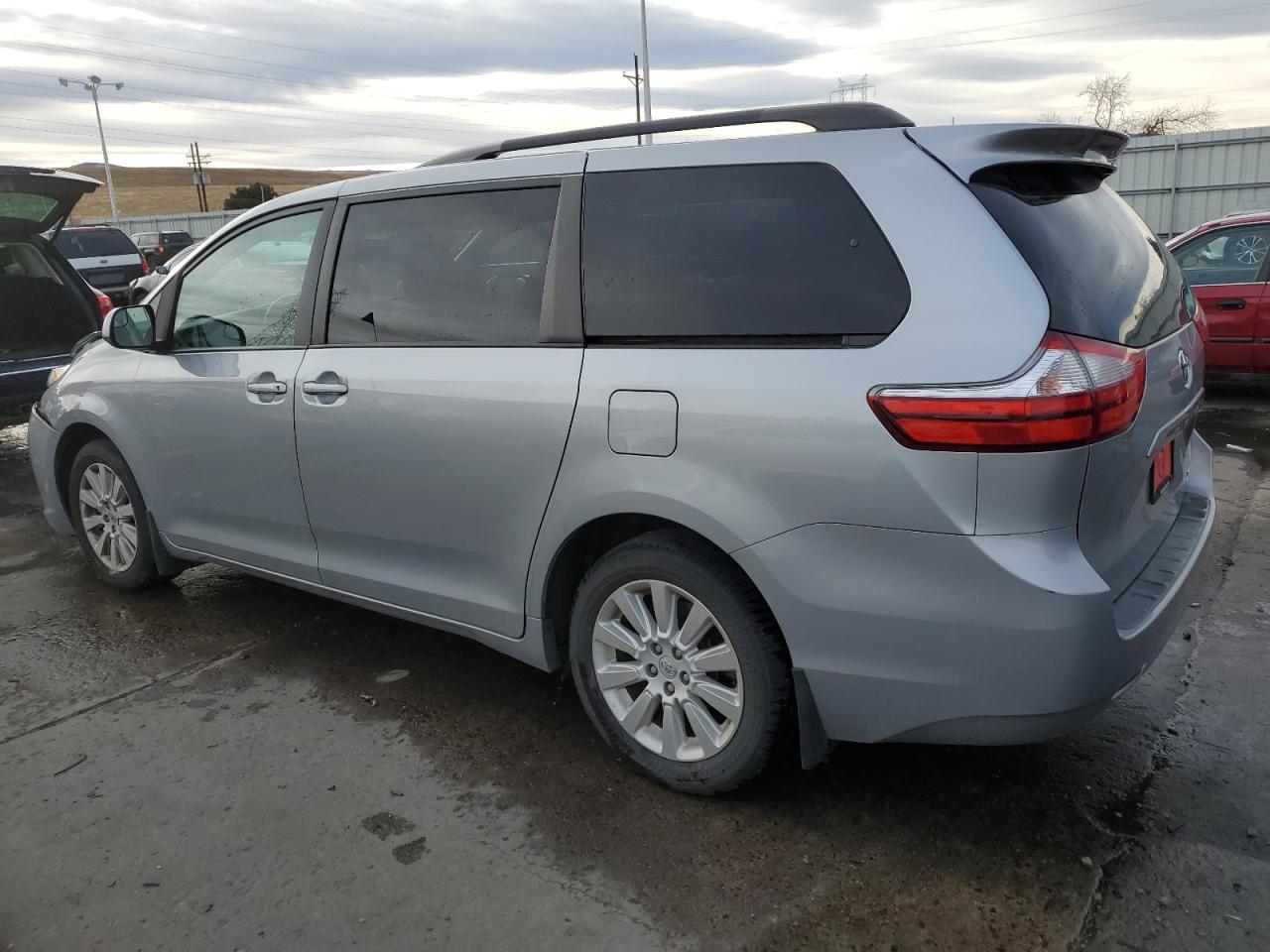 Изображение 2 2015 TOYOTA SIENNA LE 2015 с VIN 5TDJK3DC3FS111989