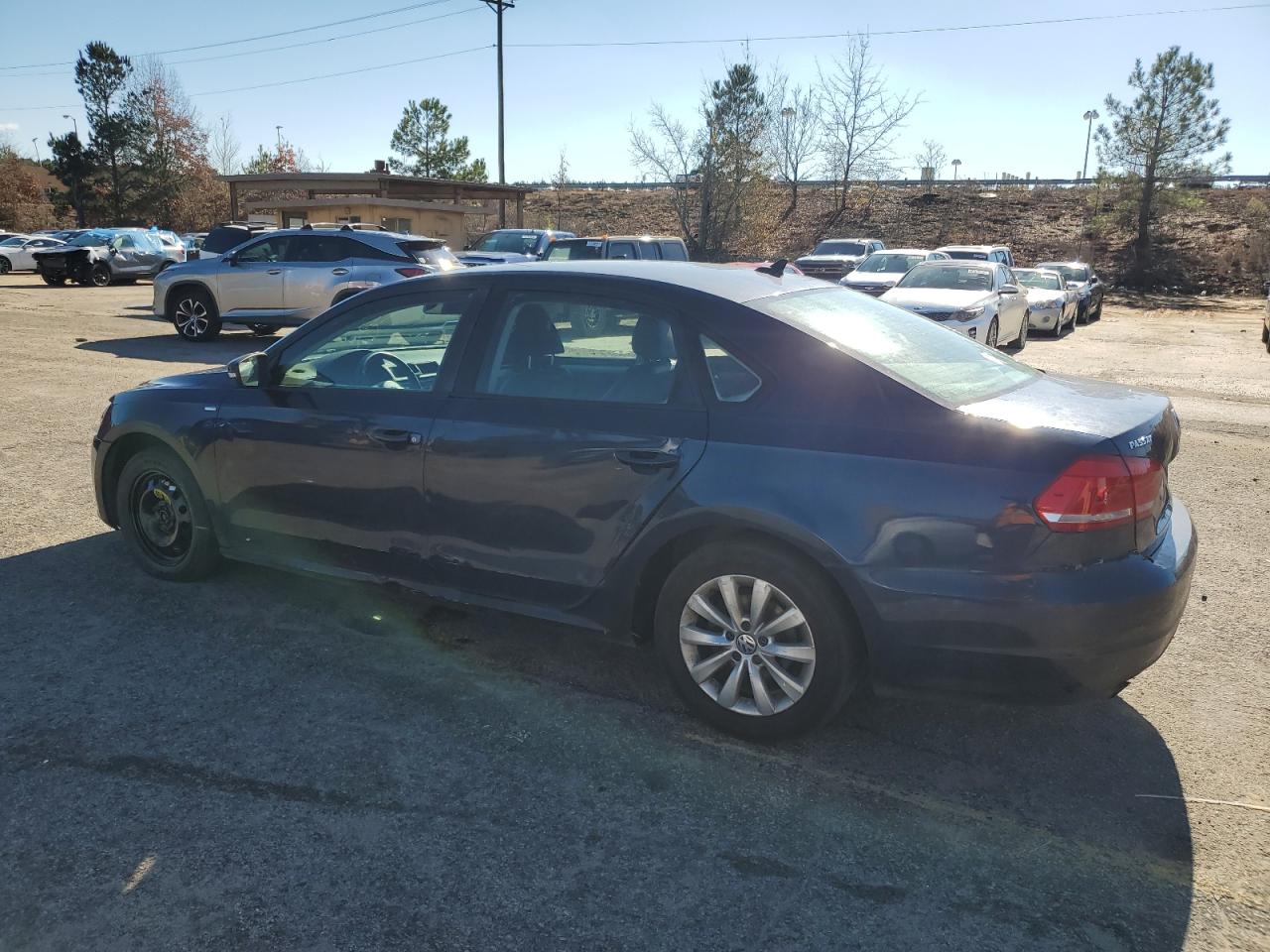 Obraz 2 z 2015 VOLKSWAGEN PASSAT S 2015 z VIN 1VWAT7A36FC033795