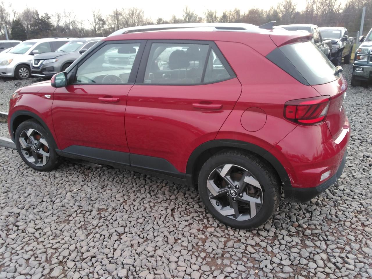 Image 2 of 2022 HYUNDAI VENUE SEL 2022 with VIN KMHRC8A33NU166515
