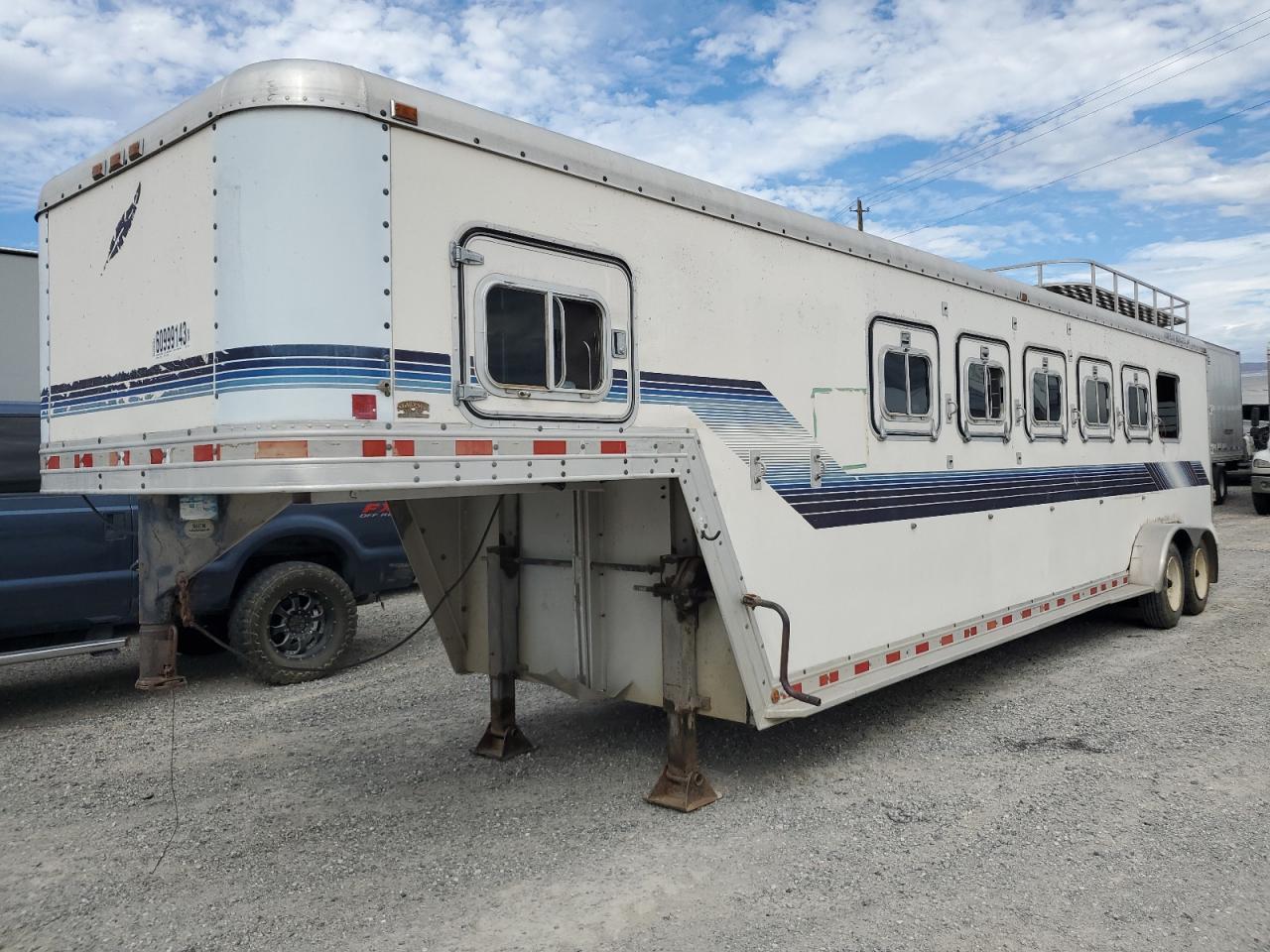 Image 2 of 1990 FEATHERLITE MFG INC HORSETRAIL 1990 with VIN 1FPL24205LA711196