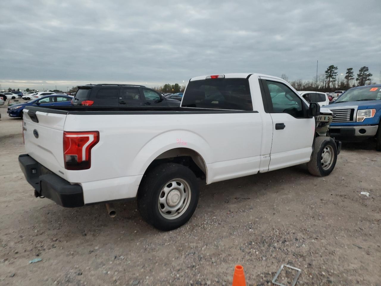 Obraz 3 z 2016 FORD F150  2016 z VIN 1FTMF1C80GKD28914
