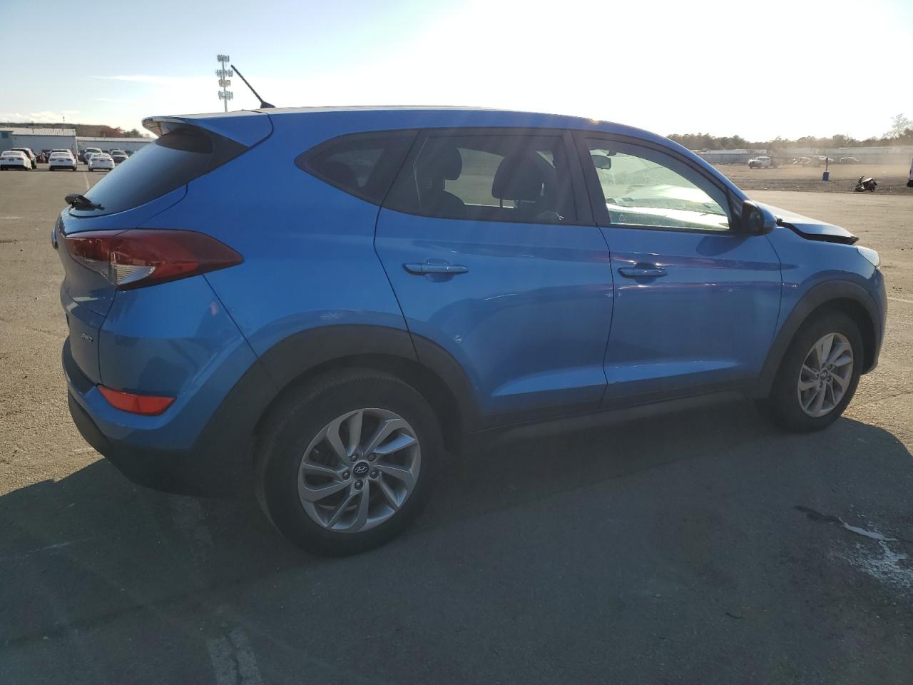 Изображение 3 2018 HYUNDAI TUCSON SE 2018 с VIN KM8J2CA42JU632327