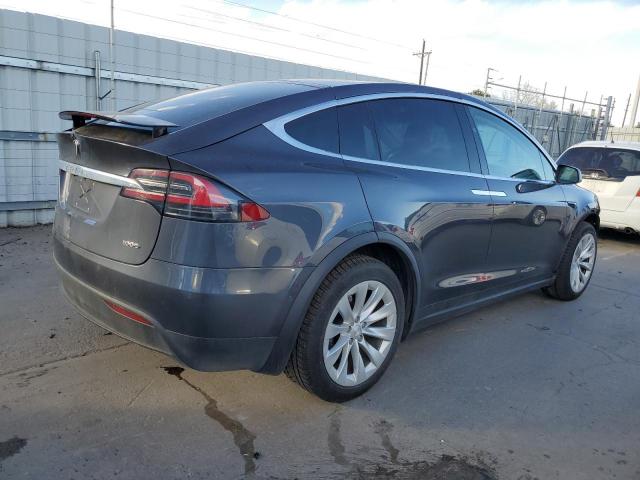 Obraz 3 z 2017 TESLA MODEL X  2017 z VIN 5YJXCDE22HF044795