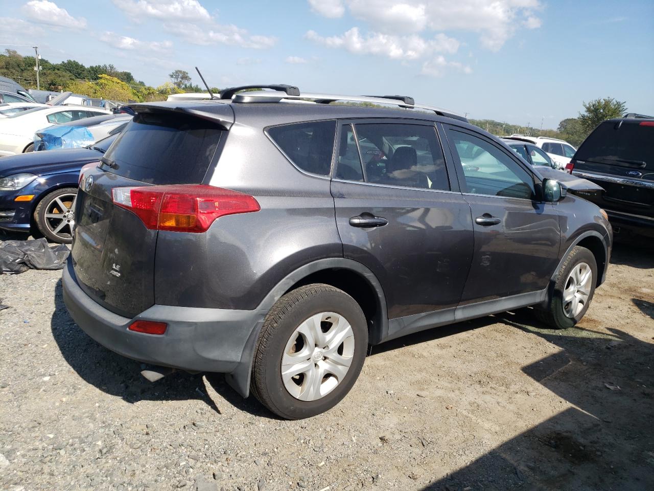 Image 3 of 2014 TOYOTA RAV4 LE 2014 with VIN 2T3BFREV4EW135677