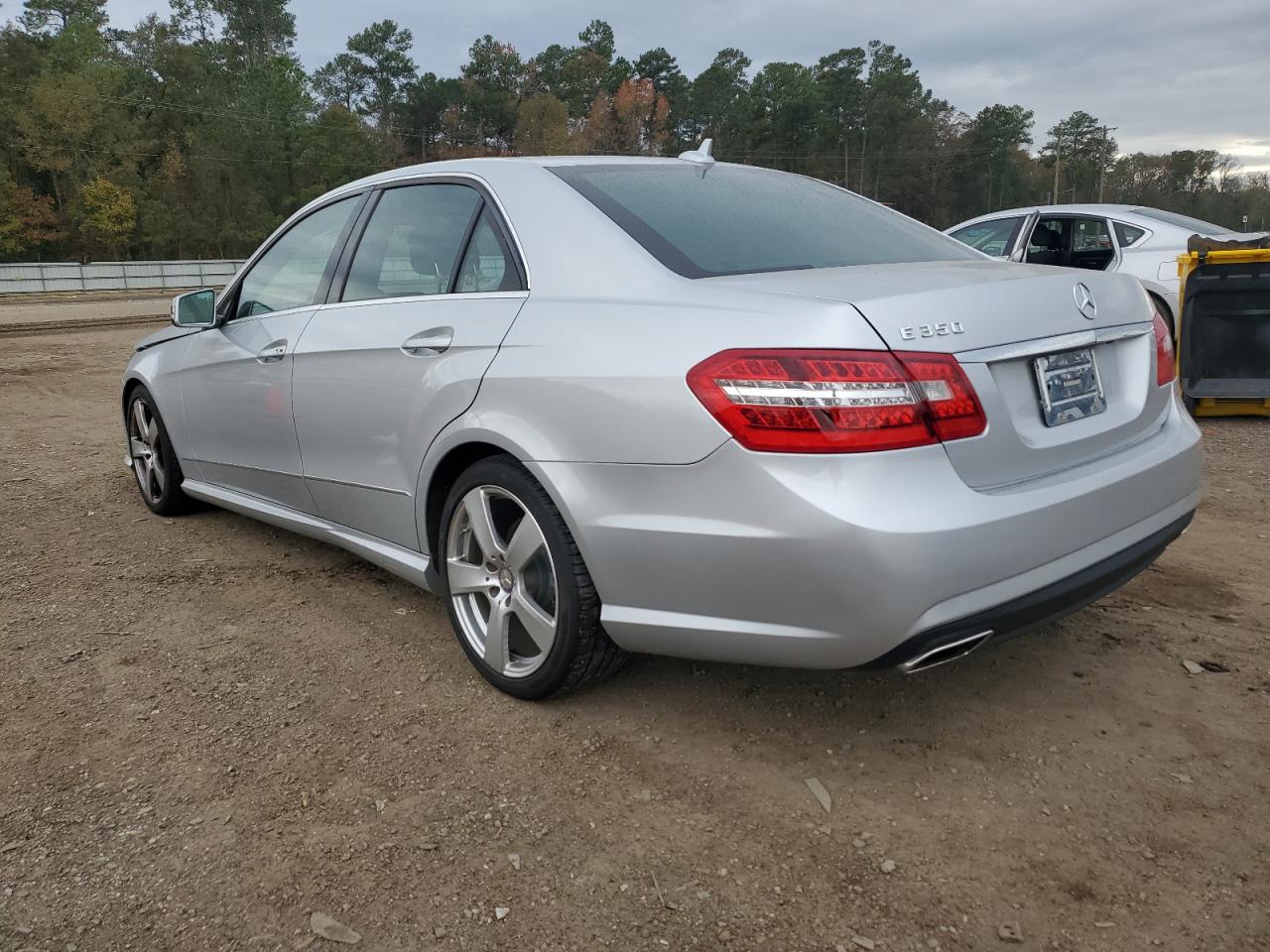 Изображение 2 2011 MERCEDES-BENZ E 350 2011 с VIN WDDHF5GBXBA462316