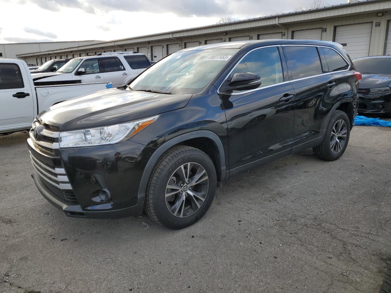 Obraz 1 z 2019 TOYOTA HIGHLANDER LE 2019 z VIN 5TDZZRFH2KS342614
