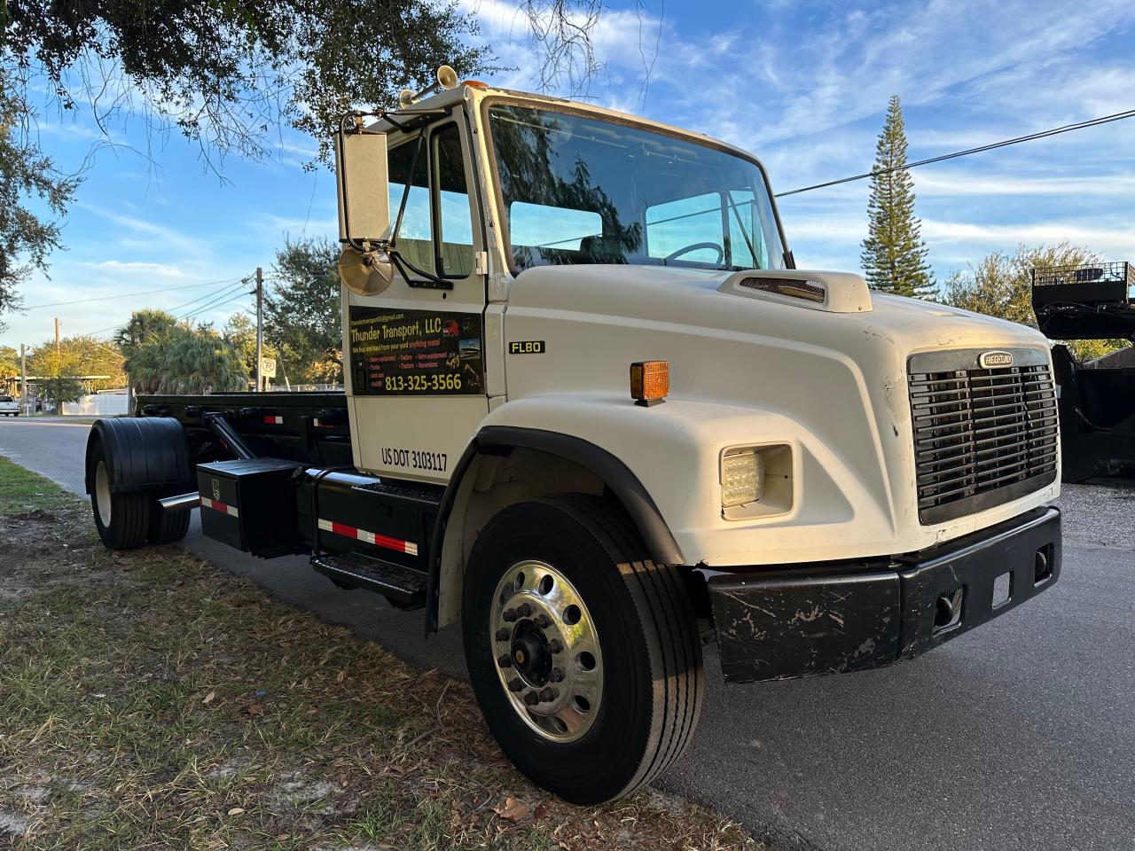 2001 FREIGHTLINER MEDIUM CONVENTIONAL FL80 2001 image