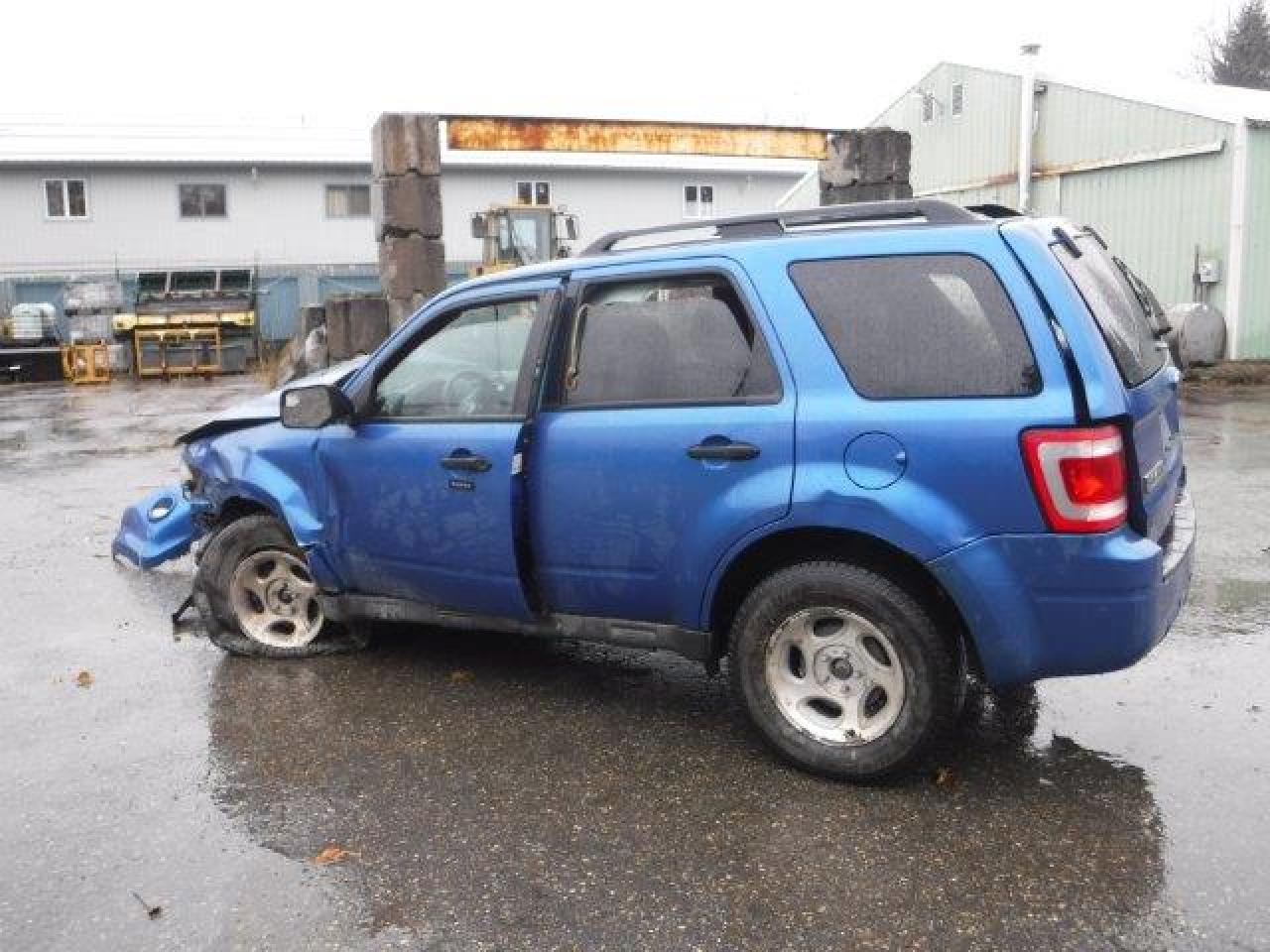 Image 3 of 2011 FORD ESCAPE XLT 2011 with VIN 1FMCU9D79BKB48647