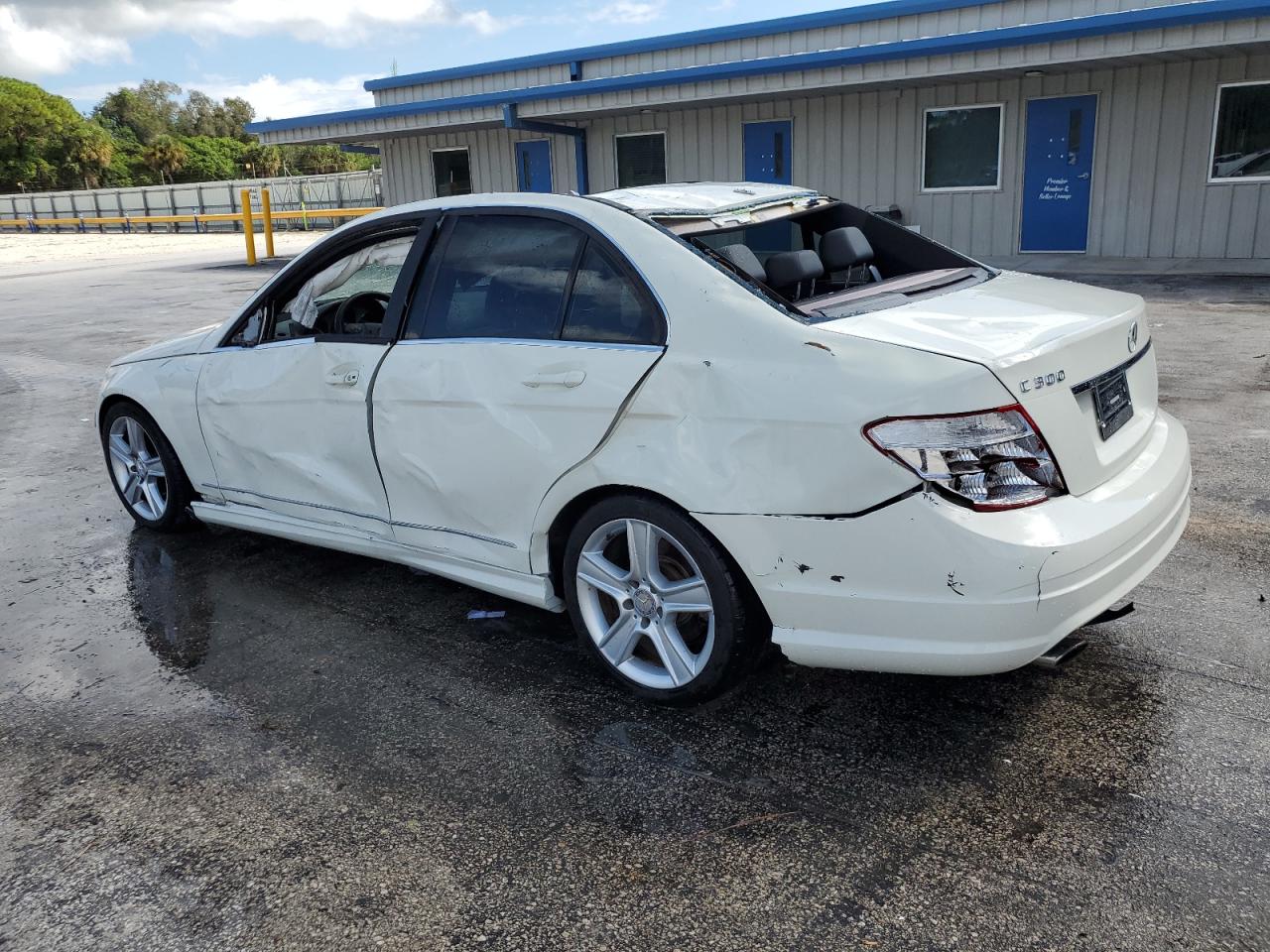 Изображение 2 2010 MERCEDES-BENZ C 300 2010 с VIN WDDGF5EB4AA394186