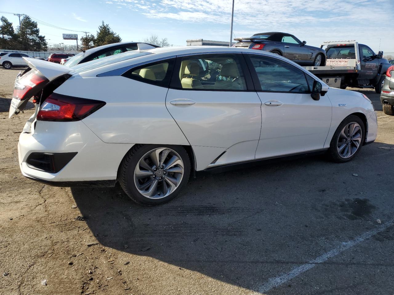 Image 3 of 2018 HONDA CLARITY TOURING 2018 with VIN JHMZC5F39JC001661