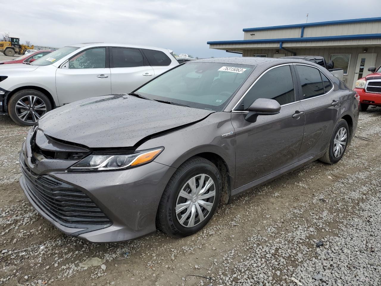 Image 1 of 2020 TOYOTA CAMRY LE 2020 with VIN 4T1C31AKXLU524047