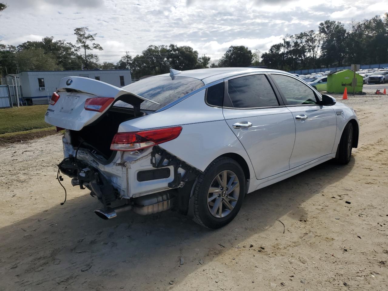Image 3 of 2019 KIA OPTIMA LX 2019 with VIN 5XXGT4L33KG325276