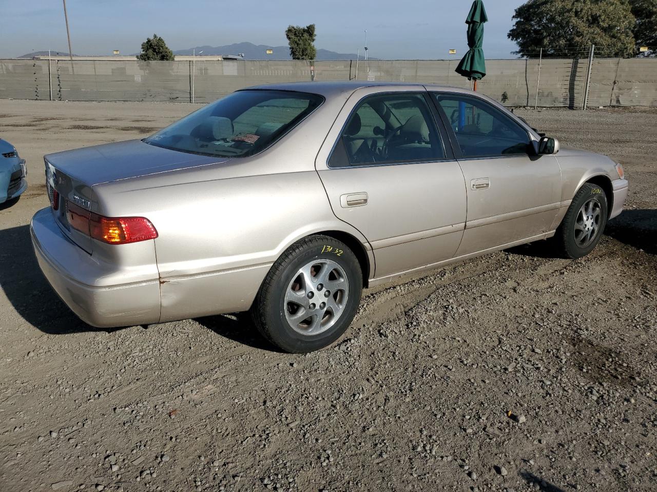 Obraz 3 z 2000 TOYOTA CAMRY CE 2000 z VIN 4T1BG22K3YU924740