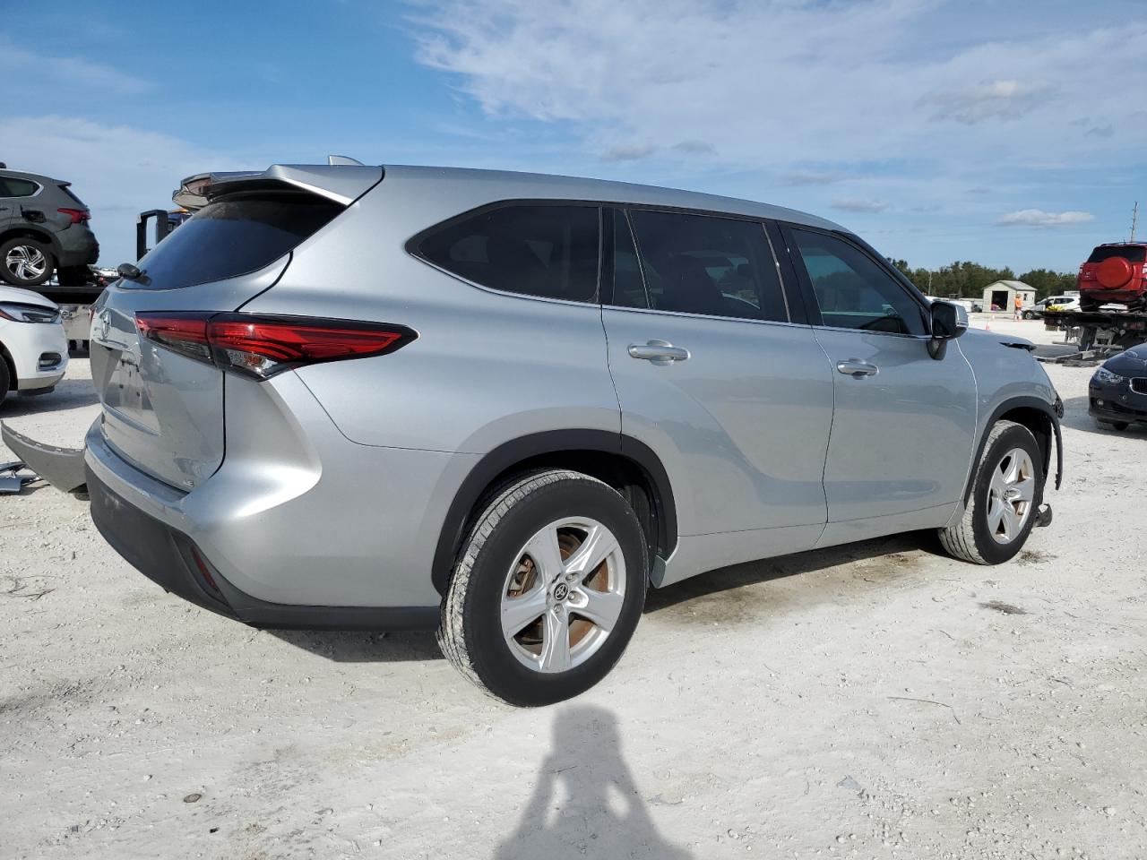 Image 3 of 2020 TOYOTA HIGHLANDER L 2020 with VIN 5TDZZRAH0LS029604