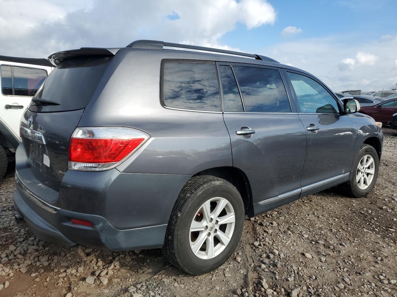 Obraz 3 z 2013 TOYOTA HIGHLANDER BASE 2013 z VIN 5TDBK3EH3DS214809