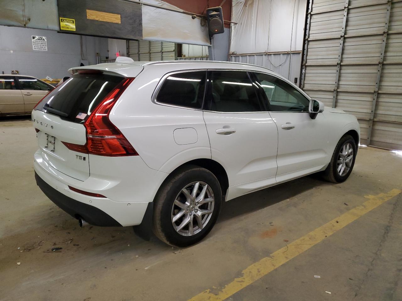 Image 3 of 2019 VOLVO XC60 T5 2019 with VIN LYV102RK5KB285109