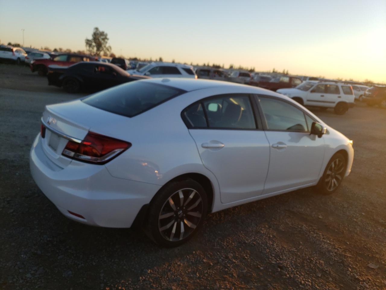 Изображение 3 2015 HONDA CIVIC EXL 2015 с VIN 19XFB2F96FE214027