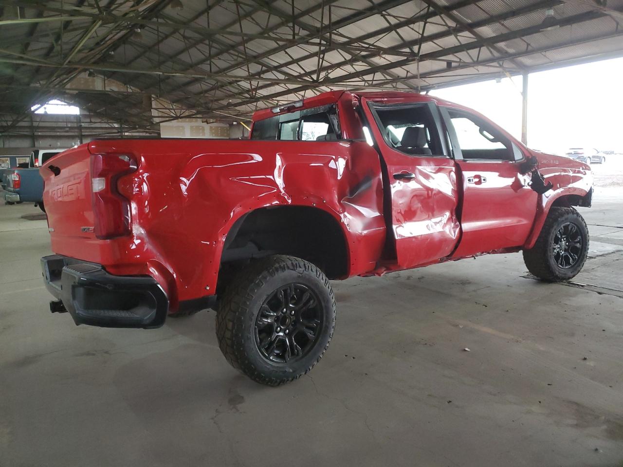 Image 3 of 2022 CHEVROLET SILVERADO K1500 ZR2 2022 with VIN 3GCUDHEL3NG685959